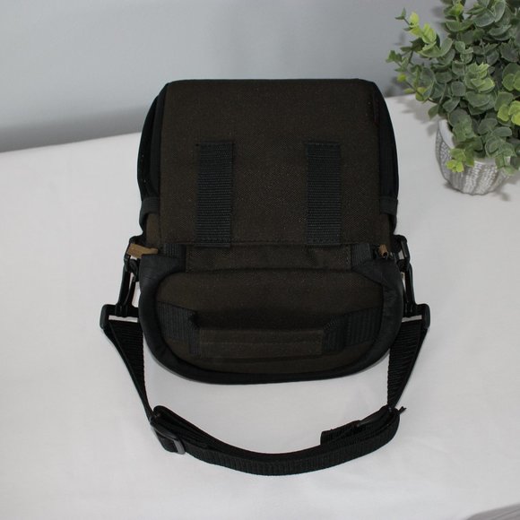 Tamrac Aero Carrying Case for Camera - Picture 5 of 12